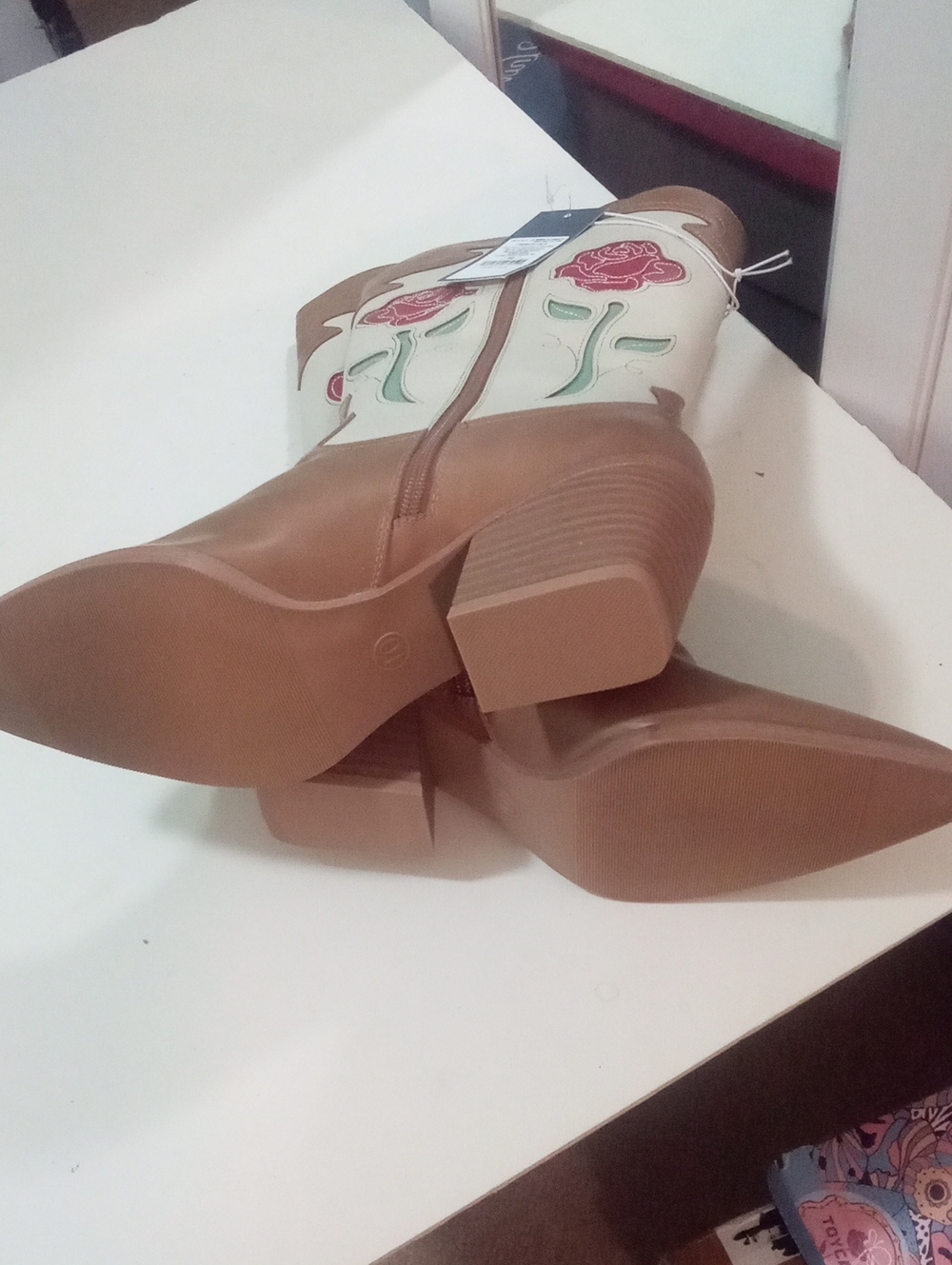 Universal Thread Tan & Cream Western Boots Sz 10 New In Box $55 Red Rose - Picture 5 of 5